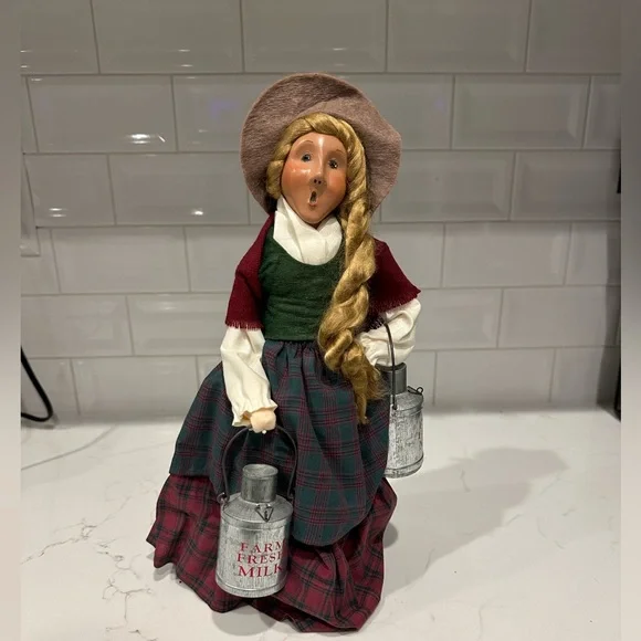 Vintage Byers Choice caroler The Milkmaid - Picture 1 of 6
